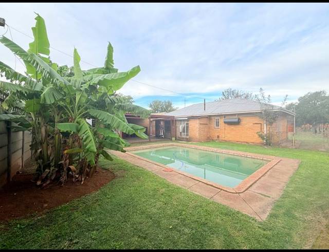 3 BEDROOM HOUSE FOR SALE IN VANDERBIJLPARK CE 2